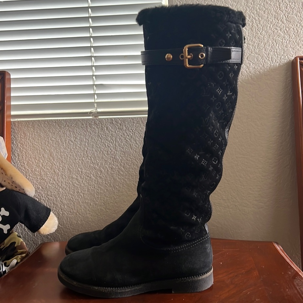 LOUIS VUITTON winter boots